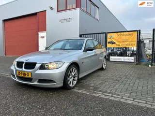 BMW 3-serie 320i Graphite LEES TEKST!! VOL IN DE OPTIE!!