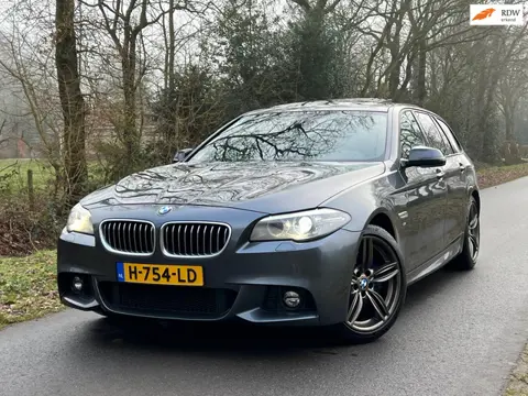 BMW 5-serie Touring 530xd High Executive | M-Pakket + Pano + Camera + Trekhaak Nu € 14.975,-!!!