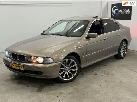 BMW 5-serie 520i Edition / AUTOMAAAT / MULTIMEDIA-NAVI / NETTE AUTO