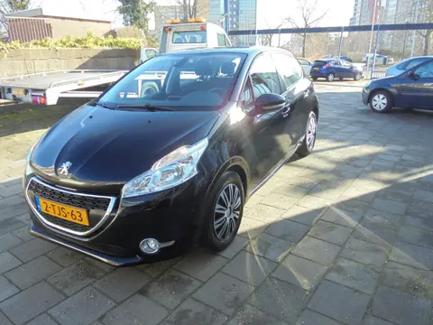 Peugeot 208 1.2 e-VTi Envy Semi Automaat, Parkeersensoren Achter,  Cruise Controle, Aircoditioning, 
