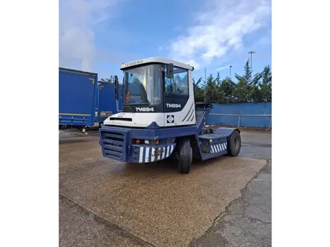 Terberg RT283 | TERMINAL TRACTOR 4X4| TURNING CHAIR. | AUTOMATIC GEAR | 20000HOURS| 4 PIECES|LEASING