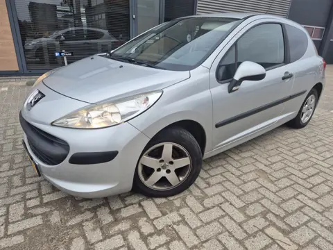 Peugeot 207 1.4-16V XR motor rookt!! PRIJS 250,- 3 deurs LM