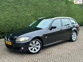 BMW 3-serie Touring 318i High Executive /AUT/XENON/PANO/KEYLESSGO & ENTRY/