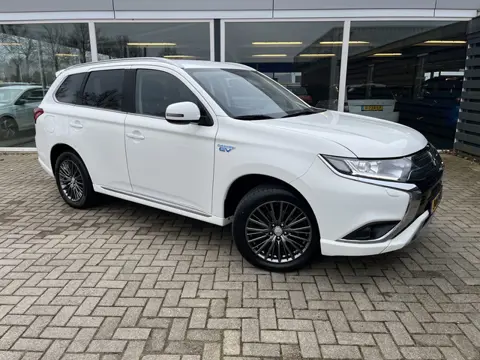 Mitsubishi Outlander 2.4 PHEV Pure LMV / Nav / Clima / Cruise / Trekhaak