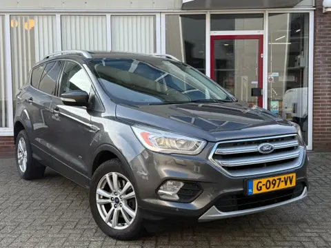 FORD KUGA 1.5 Titanium 4WD Automaat 182 PK I Schuif/kantel dak I Winterpakket I Carplay I Half leer