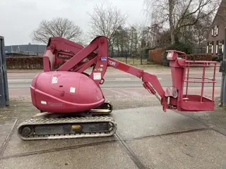 Gebruikte knikhoogwerker op rups Maeda NUL070