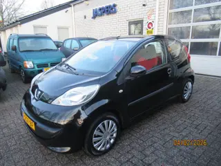 Peugeot 107 1.0-12V XR