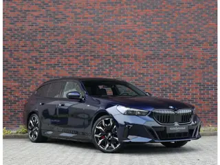 BMW 5 Serie Touring 550e xDrive | Pano - Trekhaak - B&W