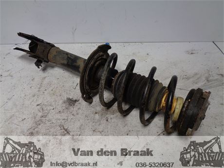 Mercedes Benz B-Klasse (W245) 1.7 16V 2005-2011 Veerpoot links voor