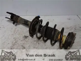 Mercedes Benz B-Klasse (W245) 1.7 16V 2005-2011 Veerpoot links voor