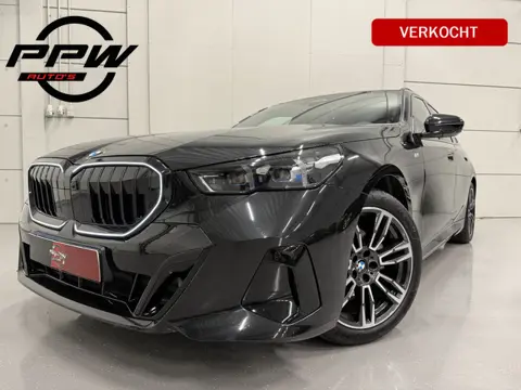 BMW 5 Serie Touring 520i M-Sport ICONIC GRILLE PANO/TREKHAAK/H&K/HEAD-UP/360CAMERA/VENTILATIE/DRIVIN