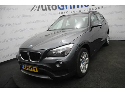 BMW X1 sDrive16d Executive nette SUV met schuifdak