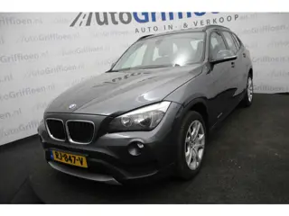 BMW X1 sDrive16d Executive nette SUV met schuifdak