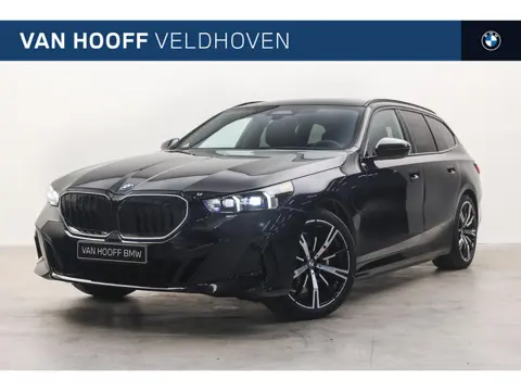 BMW 5 Serie Touring 530e M Sport Automaat / Panoramadak / Trekhaak / Stoelventilatie / Bowers & Wilk