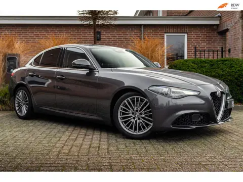 Alfa Romeo Giulia 2.0T Super 200 PK Aut. Stoel/Stuurverw. Leder Keyless Camera 18''