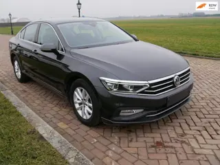 Volkswagen Passat 1.6 TDI STYLE DSG 120 CLIMA NAVI ** 13499 NETTO **