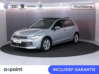 Volkswagen Golf 1.5 eTSI Life Edition 150 PK DSG | Verlengde garantie | Panorama dak | Velours bekle