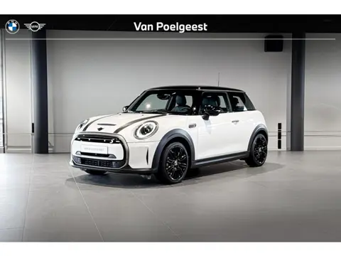 MINI Electric Essential 33Kwh | Resolute Edition | Stoelverwarming | Driving Assistant |