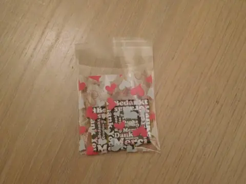 Twee chocolaatjes in hartenzakje (bedankjes)
