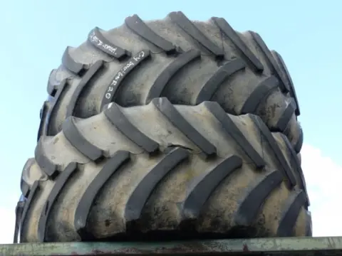 R28 Goodyear 600/65R28