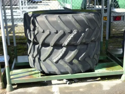 R28 Michelin 480/65R28