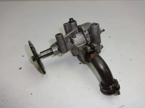 OLIEPOMP Honda VF 700 750 C Magna 1983 - 1985