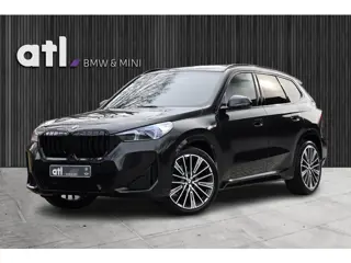 BMW X1 sDrive18i VOL | M-pakket | Pano | HUD | Massage | 360 | Adap Cruise | Elektr. Trekhaak | Harm
