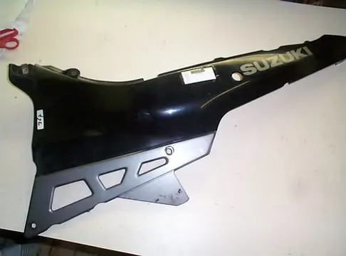 Cowl left rear Suzuki GSX F 600 1988 - 1997