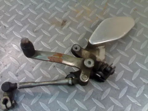Main step holder left Yamaha FZR 600 1994 - 1996