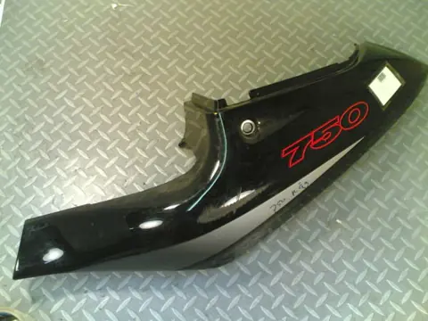 Cowl left rear Suzuki GSX R 600 1995 - 2000