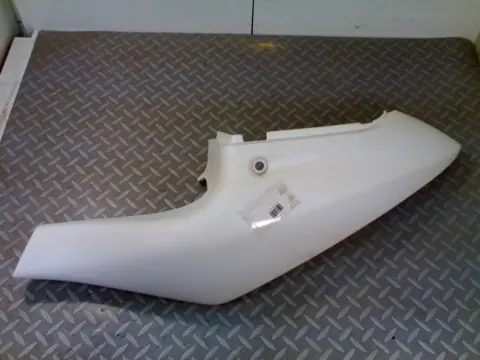 Cowl left rear Suzuki GSX R 600 1995 - 2000