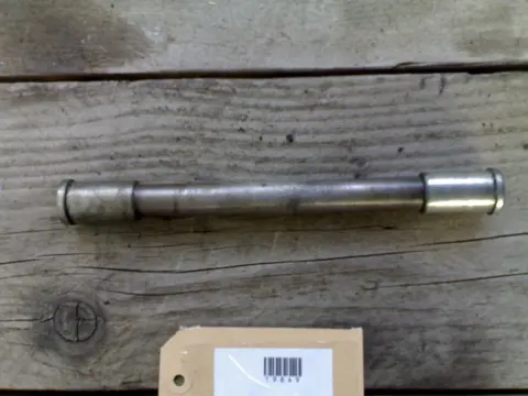 Axle front Kawasaki ZZR 600 1993 - 2005