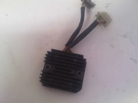 Regulator rectifier  Aprilia RSV 1000 1998 - 2000