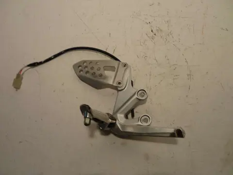 Main step holder right Suzuki GSX R 600 2004 - 2005