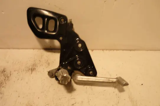 Main step holder right Suzuki GSX R 1300 Hayabusa 1998 - 2007