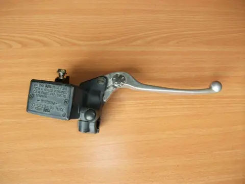 Front brake master cylinder  Kawasaki ZZR 1200 2002 - 2005