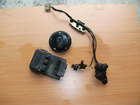 Key set Kawasaki ZX 10 R 2004 - 2005
