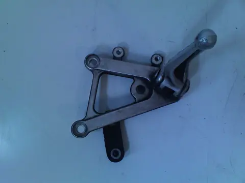 Main step holder left Aprilia RSV 1000 1998 - 2000