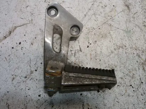Pillion step left  Yamaha XJ 900 S Diversion 1994 - 2005