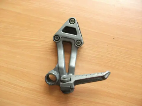 Pillion step left  Kawasaki ZZR 1100 1990 - 1992