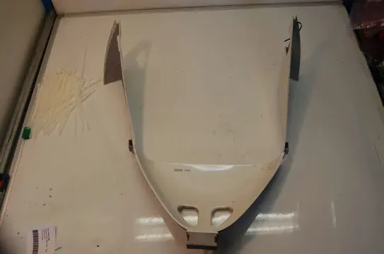 Cowl V shape under Yamaha FZR 1000 1991 - 1995