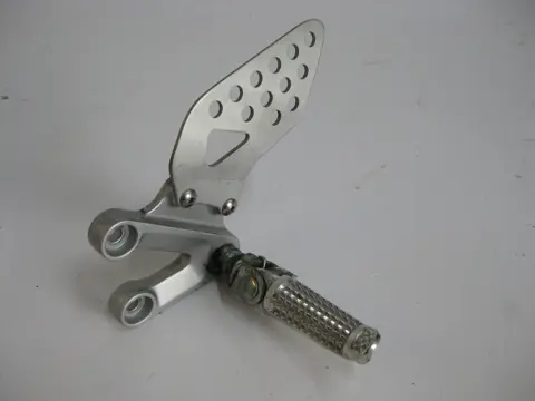 Main step holder left Suzuki GSX R 1000 2003 - 2004