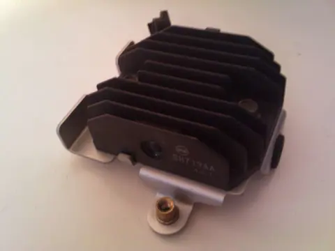 Regulator rectifier  Yamaha FAZER 600 2004 - 2007