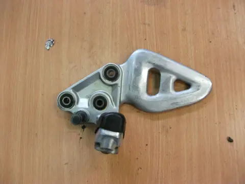 Main step holder left Suzuki GSX R 1300 Hayabusa 1998 - 2007
