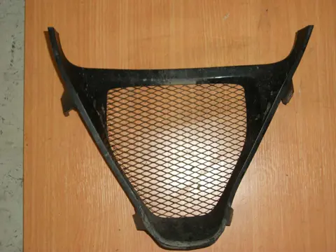 Cowl V shape under Suzuki GSX R 1000 2003 - 2004
