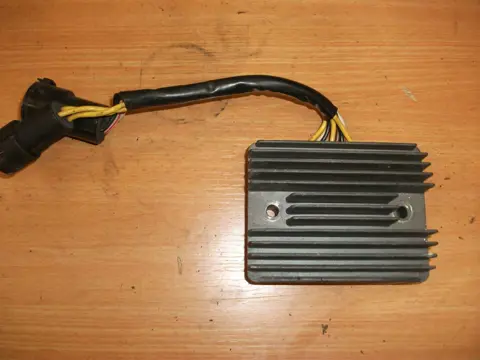 Regulator rectifier  Kawasaki ZX 9 R 1998 - 1999