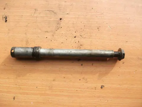 Axle front Honda CBR 600 F 1991 - 1994