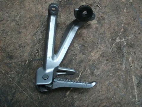 Pillion step left  Suzuki GSX R 600 1995 - 2000