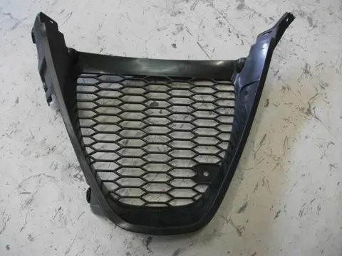 Cowl V shape under Suzuki GSX R 1000 2005 - 2006