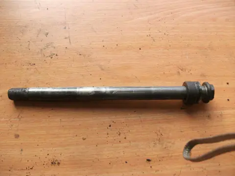 Axle front Yamaha TDM 1991 - 1995